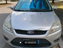 Usata 2009 Ford Focus Tre volumi | 3000 € (Buon prezzo)