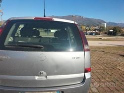 Usata 2005 Opel Meriva Monovolume | 1000 € (Buon prezzo)