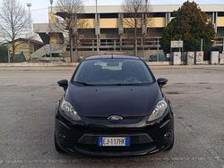 Nero Usata 2011 Ford Fiesta Tre volumi | 3390 € (Buon prezzo)
