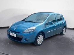Blu Usata 2011 Renault Clio II Tre volumi | 3501 € (Buon prezzo)