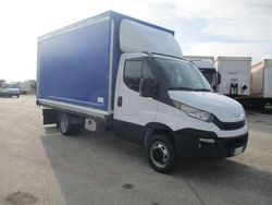 Bianco Usata 2017 Iveco Daily Tre volumi | 22.000 €