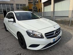 Bianco Usata 2013 Mercedes A180 Tre volumi | 8900 € (Buon prezzo)