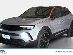 Grigio chiaro/tetto nero Usata 2023 Opel Mokka GS Line SUV | 17.900 € (Buon prezzo)