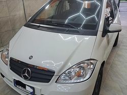 Bianco Usata 2011 Mercedes A180 Due volumi | 2000 €