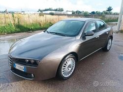 Grigio Usata 2006 Alfa Romeo 159 Distinctive Tre volumi | 3200 € (Buon prezzo)