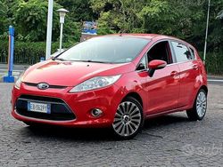 Rosso Usata 2010 Ford Fiesta Titanium Due volumi | 5200 € (Buon prezzo)