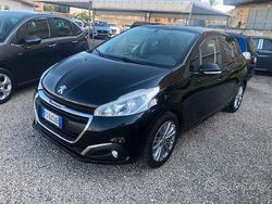 Nero Usata 2019 Peugeot 208 Active Due volumi | 9000 € (Buon prezzo)