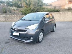 Grigio Usata 2013 Toyota Verso-S Active Monovolume | 3900 € (Buon prezzo)