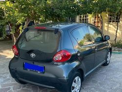 Grigio Usata 2010 Toyota Aygo Due volumi | 2500 € (Molto cara)