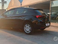 Nero Usata 2016 Opel Astra Edition Tre volumi | 5900 € (Buon prezzo)