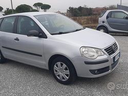 Grigio Usata 2008 VW Polo Comfortline Tre volumi | 2700 € (Buon prezzo)