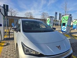 Grigio Usata 2023 Cupra Born e-Boost Due volumi | 30.500 € (Molto cara)