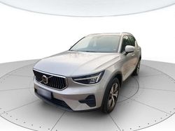 Argento met. Usata 2022 Volvo XC40 Core SUV | 25.700 € (Ottimo prezzo)