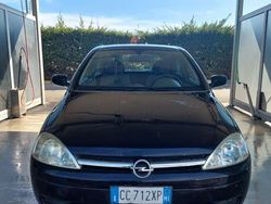 Usata 2002 Opel Corsa Comfort Tre volumi | 990 € (Buon prezzo)