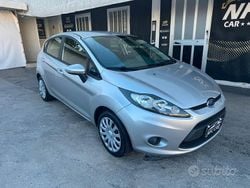 Grigio Usata 2011 Ford Fiesta Titanium Due volumi | 4700 € (Buon prezzo)
