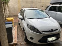 Bianco Usata 2009 Ford Fiesta Titanium Due volumi | 4900 € (Buon prezzo)
