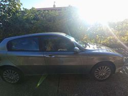 Grigio Usata 2006 Alfa Romeo 147 Distinctive Due volumi | 3500 € (Molto cara)