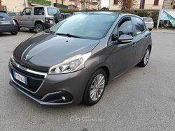 Grigio Usata 2018 Peugeot 208 Active Due volumi | 6600 € (Buon prezzo)
