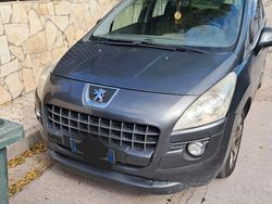 Verde Usata 2009 Peugeot 3008 SUV | 2500 €