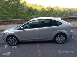 Usata 2009 Ford Focus Due volumi | 1500 € (Buon prezzo)