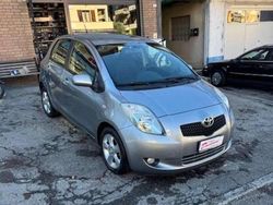 Azzurro chiaro Usata 2005 Toyota Yaris Sol Tre volumi | 2500 € (Buon prezzo)