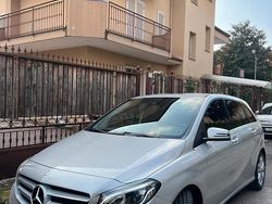 Grigio Usata 2017 Mercedes B180 Monovolume | 13.999 € (Buon prezzo)