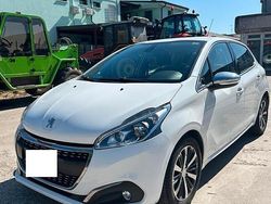 Bianco Usata 2016 Peugeot 208 Allure Due volumi | 8700 € (Buon prezzo)
