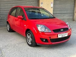 Rosso Usata 2008 Ford Fiesta Ghia Tre volumi | 2800 € (Buon prezzo)