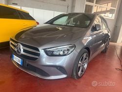 Grigio Usata 2019 Mercedes B180 Business Monovolume | 21.999 € (Cara)
