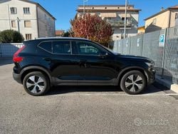 Nero Usata 2020 Volvo XC40 Momentum SUV | 18.500 € (Cara)