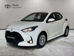 Bianco Usata 2023 Toyota Yaris Active Tre volumi | 14.500 € (Buon prezzo)