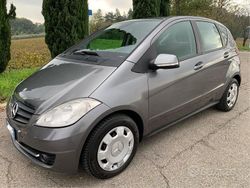 Grigio Usata 2010 Mercedes A150 Tre volumi | 2900 € (Buon prezzo)