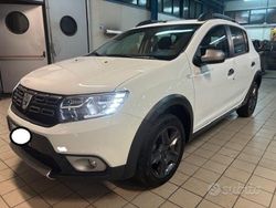 Bianco Usata 2017 Dacia Sandero Tre volumi | 6700 € (Buon prezzo)