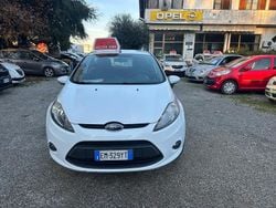 Bianco Usata 2012 Ford Fiesta Tre volumi | 3800 € (Buon prezzo)