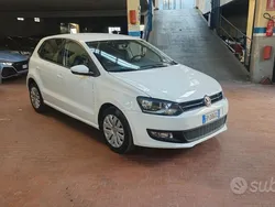 Bianco Usata 2013 VW Polo Comfortline Tre volumi | 6000 € (Buon prezzo)