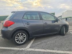 Grigio Usata 2009 Toyota Auris Sol Tre volumi | 2500 € (Buon prezzo)