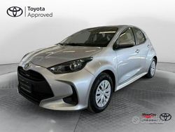 Vari colori Usata 2025 Toyota Yaris Hybrid Active Tre volumi | 18.900 € (Ottimo prezzo)