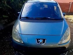 Usata 2006 Peugeot 1007 Due volumi | 1000 € (Ottimo prezzo)