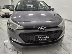 Grigio Usata 2015 Hyundai i20 Comfort Due volumi | 6900 € (Buon prezzo)