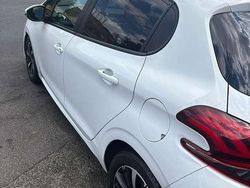 Usata 2019 Peugeot 208 Allure Due volumi | 8500 € (Super prezzo)