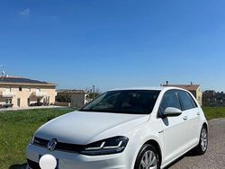 Bianco Usata 2015 VW Golf Tre volumi | 11.900 € (Cara)