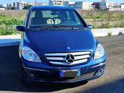 Blu Usata 2008 Mercedes 180 Tre volumi | 2500 € (Molto cara)