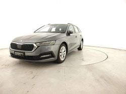 Grigio Usata 2022 Skoda Octavia Executive Station wagon | 21.900 € (Buon prezzo)