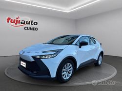 Super white Usata 2024 Toyota C-HR Active SUV | 24.900 € (Buon prezzo)
