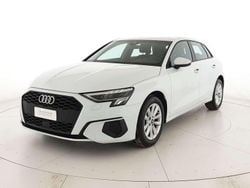 Bianco ghiaccio metallizzato Usata 2022 Audi A3 Business Tre volumi | 25.900 € (Buon prezzo)