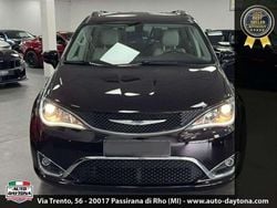 Braun neromarrone Usata 2016 Chrysler Pacifica Touring Station wagon | 22.500 €