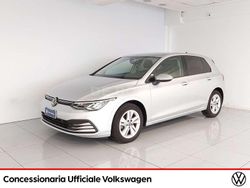 Grigio Usata 2021 VW Golf VIII Life Tre volumi | 19.490 € (Buon prezzo)