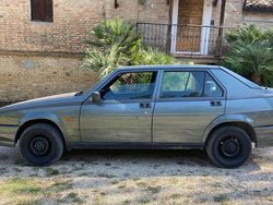 Nero Usata 1987 Alfa Romeo 75 Tre volumi | 4000 €