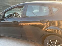 Nero Usata 2010 Ford Fiesta Due volumi | 3000 € (Buon prezzo)
