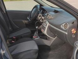 Grigio Usata 2009 Renault Clio II Tre volumi | 2400 € (Ottimo prezzo)